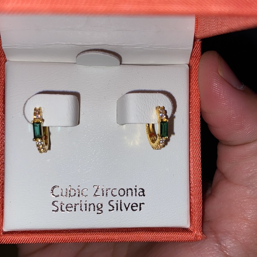 BRAND NEW GIRLS  EARRINGS! NIB. NWT. SMOKE FREE HOME! - Picture 3 of 4